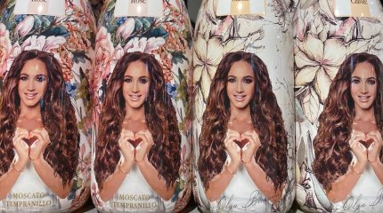 На Бузову подали в суд на один миллион евро из-за уничтоженного вина