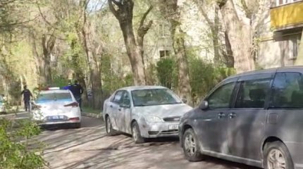 Алматыда ер адам пәтердің терезесінен аңшы мылтығымен оқ атқан