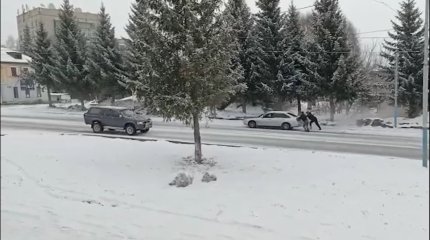 Петропавловск топит, Павлодар засыпает снегом, на востоке - ледяной дождь