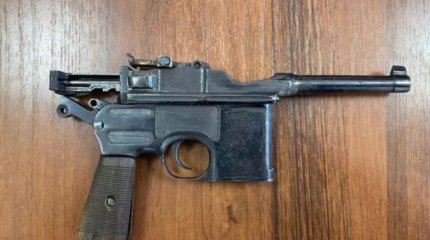 Атырау тұрғыны 1 ғасырдан астам уақыт бұрын шыққан тапаншаны тапсырып, сыйақы алды