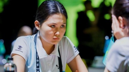 Бибісара Асаубаева әлемдік рейтингтің көшбасшысы Хоу Ифаньді жеңді