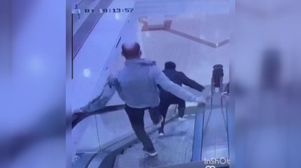 Толкнул карагандинца с эскалатора: подозреваемого сняли с психиатрического учёта