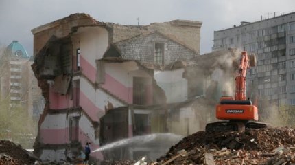 Ускорить снос аварийного жилья пообещал аким Астаны