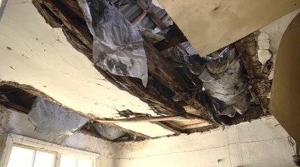 Павлодарда апатты үйдің төбесі опырылды