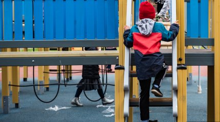 Палец отрезало ребёнку на детской площадке в Уральске