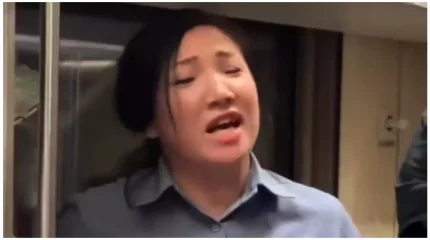 "Жүз рет тыңдадым": пойызда ән салған жолсерік әйел көптің қошеметіне бөленді