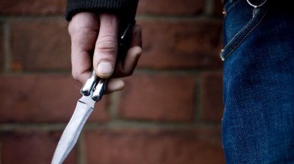 Алматыда автобус жүргізушісіне пышақ ала жүгірген бір топ жігіт іздестіріліп жатыр