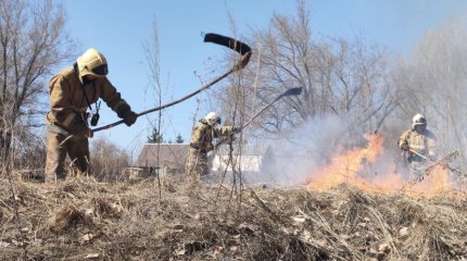 Пожары полыхают на востоке страны