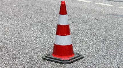 Алматы-Бішкек тас жолында апатқа ұшыраған Mercedes екіге бөлініп қалған