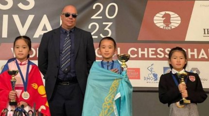Две школьницы из Казахстана стали чемпионками мира по шахматам
