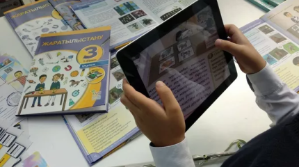 В школах не будут менять учебники на планшеты, - Мусин