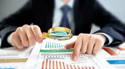 "Түрмеге жабады". Коллекторлардың кредит төлей алмаған адамды қорқытуы заңды ма?