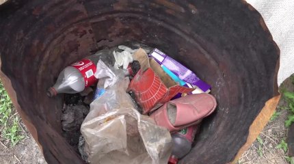 Был завернут в туалетную бумагу: младенца нашли в мусорном контейнере в Уральске