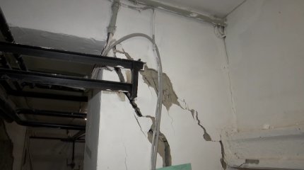 Ақтөбеде іргетасы үгітіле бастаған тұрғын үй сапасыз бетоннан құйылған