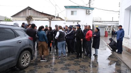 Атырауда бір топ жұмыссыз адам рекуртингтік компаниялардың арбауына түсіп, алданып қалған
