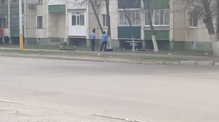 Пенсионерка выпала из окна пятого этажа в Костанае