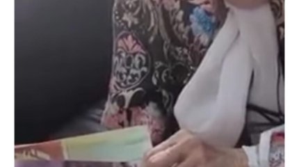 Блогер дәріханада көмектескен әжей Күләш Байсейітованың қызы болып шықты