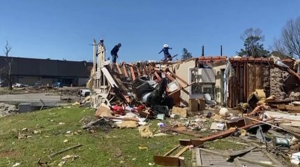 Более 30 человек погибли после разрушительного торнадо в США