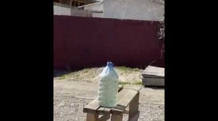 Соседи спекулируют - казахстанцы страдают: в Кыргызстане продают солярку из Казахстана на дорогах