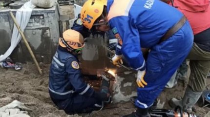 ЧП на стройке в Алматинской области: строителя зажало в бетономешалке