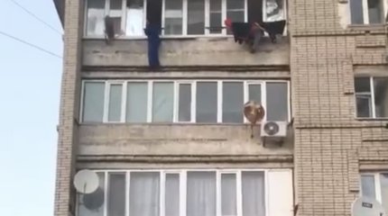 Покончить с собой на глазах у соседей собиралась жительница ЗКО