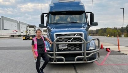 Бабушка девяти внуков из Актобе стала дальнобойщицей в США