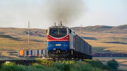 Казахстанские шаттл-поезда ускоренно доставят гуманитарные грузы в Турцию из Китая