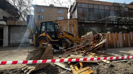 Алматы орталығындағы кафенің жазғы алаңы бұзылды