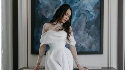 Жақында тұрмысқа шыққан Жанар Дұғалова той көйлегін көрсетті