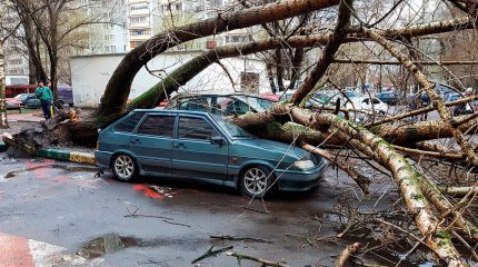 Штормовой ветер на востоке страны, снег в Астане: погода в пятницу