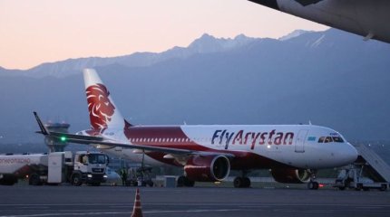 Алматыға қонуға мәжбүр болған рейстің 15 жолаушысы борттан шығудан бас тартқан