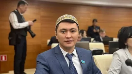 "Жеке көлік, жүргізуші деген жоқ". Мәжілісмен Дәулет Мұқаев қызметтік көлігі туралы айтты