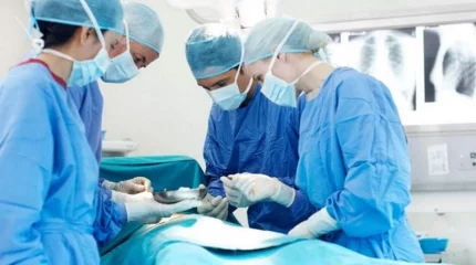 Алматыда 10 жастағы баланың асқазанынан бір келі шаш шықты