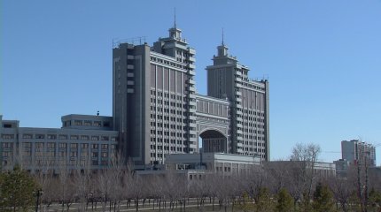 Мемлекет басшысы Астана қаласының әкімі Жеңіс Қасымбекті қабылдады.