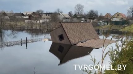 В Беларуси во время паводка у дома съехала крыша
