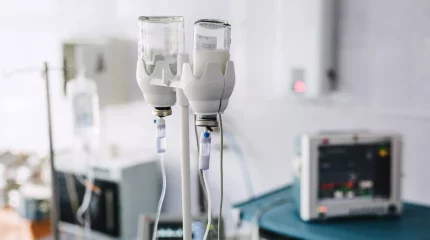 Рапунцель синдромы: Астанада сирек кездесетін аурумен ауырған жасөспірімге ота жасалды