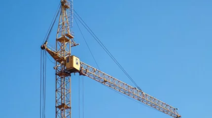 Астанада мұнаралы кран құлап, бір адам ауруханаға жеткізілді