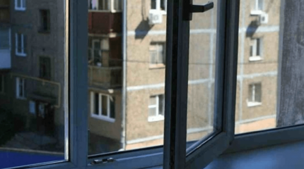 Қарағандыда екі жасар бала терезеден құлап, мерт болды