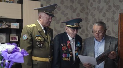 Президент присвоил звание "Халық қаһарманы" двум ветеранам ВОВ
