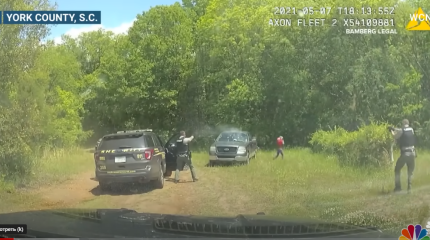 Мужчина подал в суд на полицию в США за 47 выстрелов в его сторону.