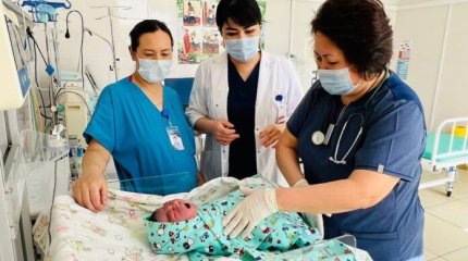 Младенец весом 6 кг появился на свет в Шымкенте