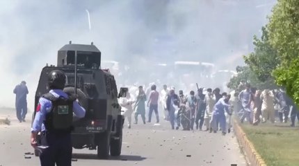 Беспорядки после ареста экс-премьер-министра не прекращаются в Пакистане