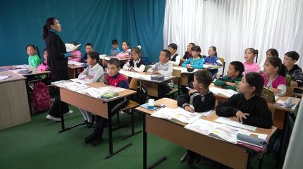 Батысқазақстандық оқушылар ауыл әкімінің кабинетінде оқып жүр