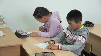 Школьникам приходится учиться в здании акимата в Западном Казахстане