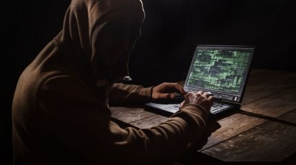 «Біртүрлі дауыстарды естіп жүрмін»: Хакерлер бақылау камерасын бұзып, бүлдіршінді шошытқан