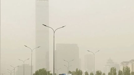 Пыльная буря в Астане: люди жалуются, что нечем дышать