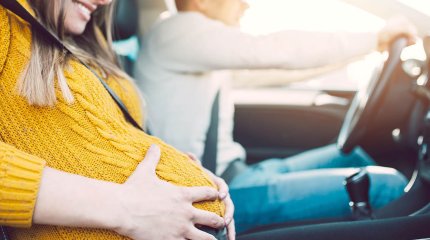 О состоянии родившей на дороге алматинки и её младенца рассказали врачи