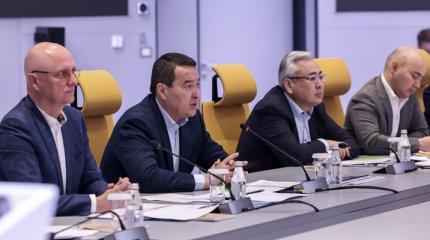 Смаилов наказал членов Кабмина за износ инфраструктуры в стране