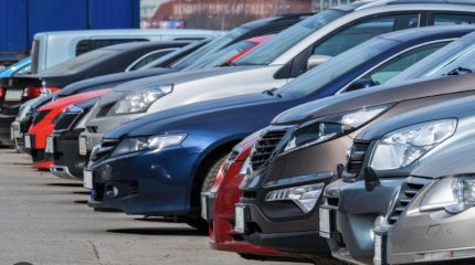 Руководитель СпецЦОНа и полицейские незаконно регистрировали иностранные авто