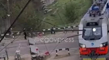 Алматы облысында жасөспірім пойызға тас лақтырған: салдарынан жолда кептеліс пайда болды